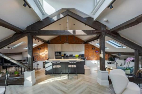 Pass the Keys Exquisite Penthouse Loft Jewellery Q WParking
